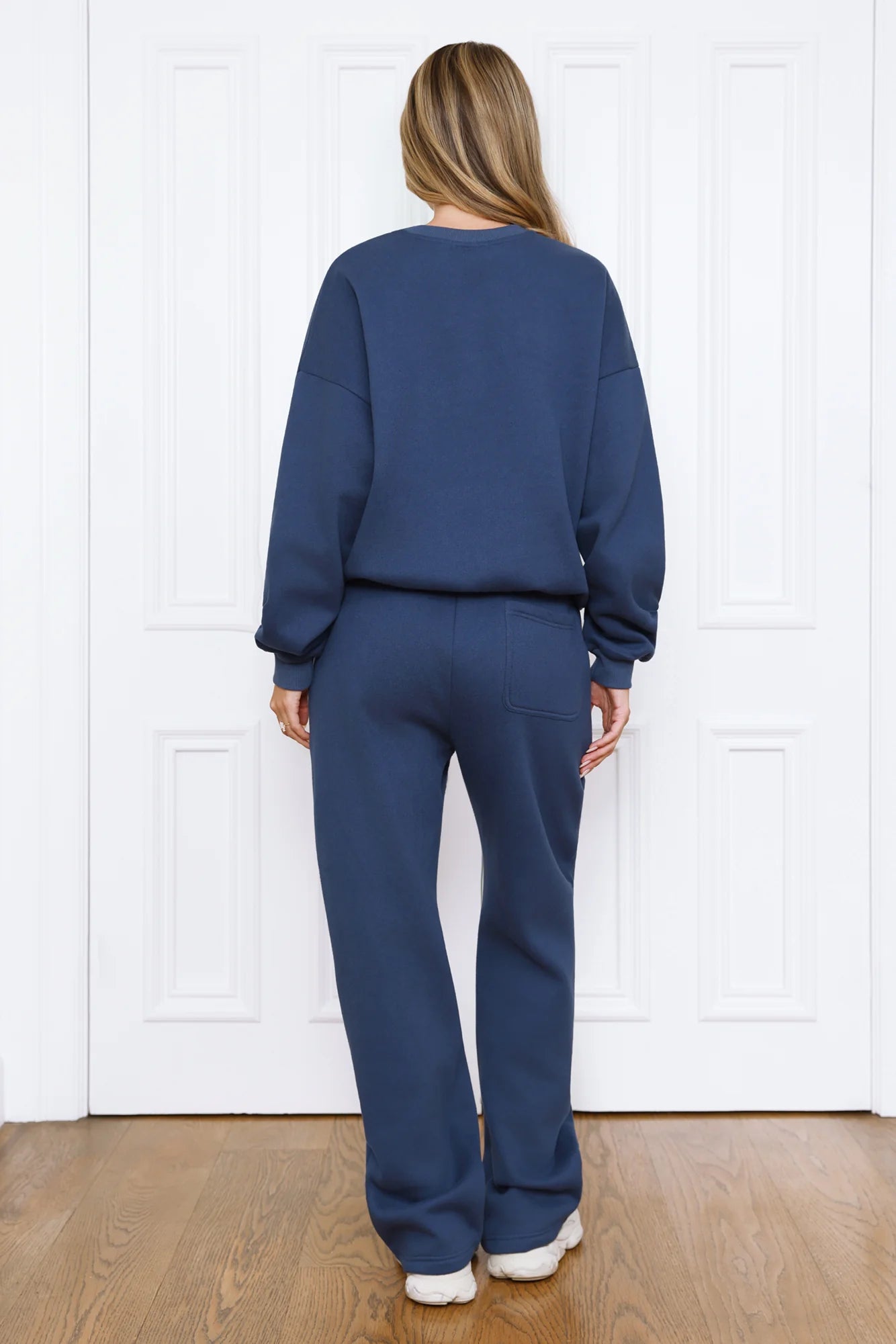 BASE Round Neck Emblem Sweatshirt Navy